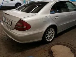 Silber Gebraucht 2004 Mercedes E200 Limousine | 2.200 € (Guter Preis)