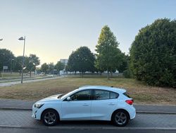 Weiß Gebraucht 2021 Ford Focus Trend Limousine | 9.449 € (Fairer Preis)