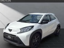 Weiß Gebraucht 2024 Toyota Aygo Business Edition Kleinwagen | 16.990 € (Fairer Preis)