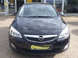 Graphitschwarz Gebraucht 2011 Opel Astra Design Edition Kleinwagen | 5.990 € (Etwas zu teuer)