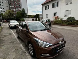 Braun Gebraucht 2016 Hyundai i20 YES! Silver Limousine | 11.600 € (Etwas zu teuer)