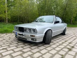 Silber Gebraucht 1988 BMW 325 Cabriolet Cabrio | 28.800 €
