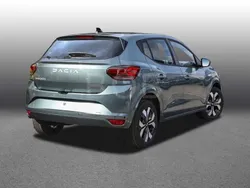 Grün Neu 2025 Dacia Sandero Journey Kleinwagen | 19.949 € (Etwas zu teuer)