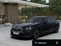 Black sapphire (schwarz) Gebraucht 2025 BMW 520 M Sport Limousine | 51.400 € (Superpreis)