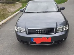 Grau Gebraucht 2002 Audi A4 Limousine | 1.600 € (Fairer Preis)