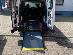 Weiß Gebraucht 2020 Ford Tourneo Connect Van / Kleinbus | 18.000 € (Teuer)