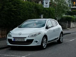 Weiß Gebraucht 2025 Renault Mégane IV Limousine | 5.250 €