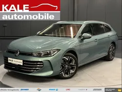 Grün metallic (maripositgrün metallic) Gebraucht 2024 VW Passat Elegance Kombi | 46.780 € (Fairer Preis)