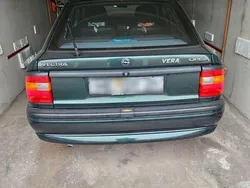 Grün Gebraucht 1994 Opel Vectra Kleinwagen | 3.500 €