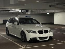 Weiß Gebraucht 2012 BMW 320 Kombi | 14.999 €