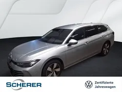 Oyster silver metallic (metallic) Gebraucht 2024 VW Passat Business Kombi | 30.600 € (Guter Preis)