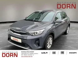 Grau Gebraucht 2023 Kia Stonic Edition 7 SUV | 19.990 € (Fairer Preis)