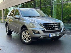 Grau Gebraucht 2010 Mercedes ML300 SUV | 9.500 € (Teuer)