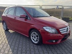 Rot Gebraucht 2012 Mercedes B200 Van / Kleinbus | 4.900 € (Guter Preis)
