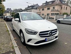 Weiß Gebraucht 2019 Mercedes B180 Style Van / Kleinbus | 19.500 € (Fairer Preis)