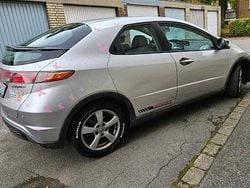 Grau Gebraucht 2006 Honda Civic Limousine | 2.500 €