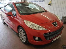 Sonderlackierung aden rot Gebraucht 2014 Peugeot 207 CC Roland Garros Cabrio | 10.700 €