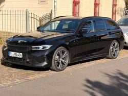 Schwarz Gebraucht 2023 BMW 320 M Sport Kombi | 32.900 € (Fairer Preis)