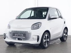 Weiß Gebraucht 2024 Smart ForTwo Electric Drive Passion Exclusive Coupé | 17.222 € (Etwas zu teuer)