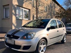 Grau Gebraucht 2005 Ford Fiesta Kleinwagen | 2.300 € (Teuer)