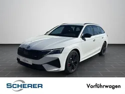 Weiß Gebraucht 2025 Skoda Octavia RS Kombi | 40.980 € (Fairer Preis)