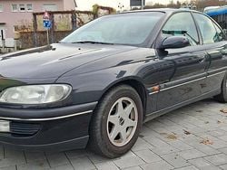 Schwarz Gebraucht 1996 Opel Omega Limousine | 1.699 € (Guter Preis)