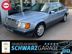 Blau Gebraucht 1993 Mercedes E230 Limousine | 7.990 €