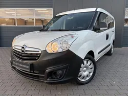 Weiß Gebraucht 2018 Opel Combo Selection Van / Kleinbus | 5.999 €