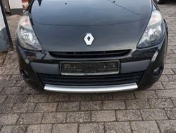 Braun Gebraucht 2011 Renault Clio II Dynamique Limousine | 2.999 € (Etwas zu teuer)