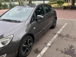 Grau Gebraucht 2011 Opel Astra Limousine | 4.500 € (Etwas zu teuer)