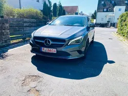 Grau Gebraucht 2017 Mercedes CLA250 Shooting Brake Kombi | 14.999 €