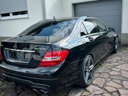 Schwarz Gebraucht 2011 Mercedes C63 AMG Limousine | 32.000 €