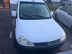 Weiß Gebraucht 2011 Opel Combo Van / Kleinbus | 3.999 € (Etwas zu teuer)