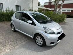 Grau Gebraucht 2011 Toyota Aygo Kleinwagen | 1.800 € (Fairer Preis)