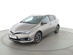 Silber Gebraucht 2015 Toyota Auris Design Limousine | 12.210 € (Fairer Preis)