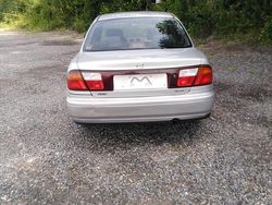 Silber Gebraucht 1998 Mazda 323 Limousine | 950 €