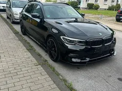 Schwarz Gebraucht 2020 BMW 320 Sport Line Kombi | 20.200 € (Guter Preis)