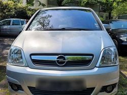 Grau Gebraucht 2008 Opel Meriva Van / Kleinbus | 3.159 € (Etwas zu teuer)