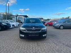 Schwarz Gebraucht 2014 Skoda Rapid Ambition Kombi | 6.799 € (Etwas zu teuer)