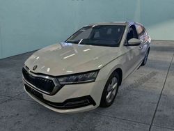 Weiß Gebraucht 2023 Skoda Octavia Style Kombi | 27.100 € (Fairer Preis)