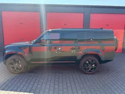 Schwarz Gebraucht 2023 Land Rover Defender SE Dynamic SUV | 83.300 € (Etwas zu teuer)