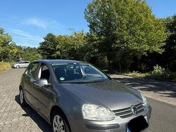 Braun Gebraucht 2005 VW Golf V Kleinwagen | 2.699 € (Fairer Preis)