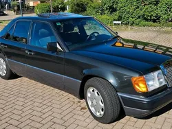 Andere außenfarben Gebraucht 1993 Mercedes E220 Limousine | 16.900 €