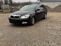 Schwarz Gebraucht 2012 Skoda Octavia Ambition Kombi | 3.900 € (Guter Preis)