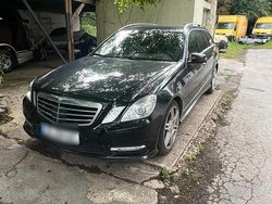 Schwarz Gebraucht 2012 Mercedes E250 Avantgarde Kombi | 7.900 €