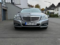 Grau Gebraucht 2009 Mercedes E250 Avantgarde Limousine | 9.200 € (Fairer Preis)