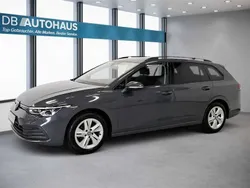 Grau Gebraucht 2024 VW Golf VIII Life Kombi | 23.660 € (Fairer Preis)