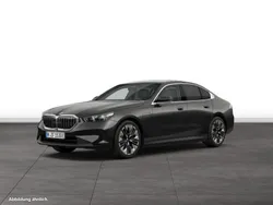 Grau Gebraucht 2024 BMW 550e Limousine | 73.484 €