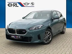 Grün Neu 2025 BMW 120 Performance Kleinwagen | 33.440 € (Superpreis)