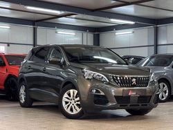 Grau Gebraucht 2020 Peugeot 5008 Business-Line Van / Kleinbus | 15.890 € (Fairer Preis)